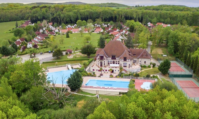 Daumazan-sur-Arize House | Comfy home with terrace in a holiday village