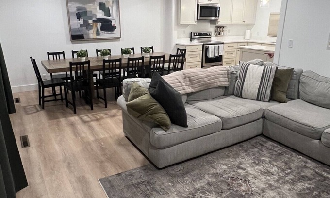Orem House | Comfy home stay with large eating area, spacious backyard!