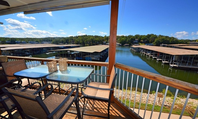 Osage Beach Condo | Comfy Ledges Lakefront Condo-quiet cove, boat slip included!