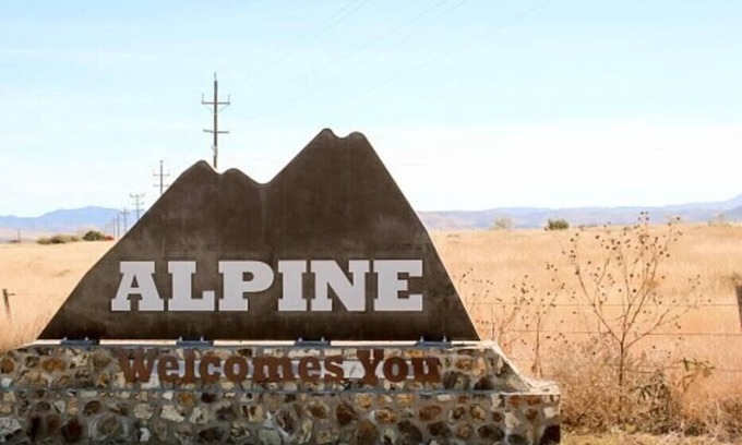Alpine House | Comfy loft @ Alpine City Place | Hotel and Bar