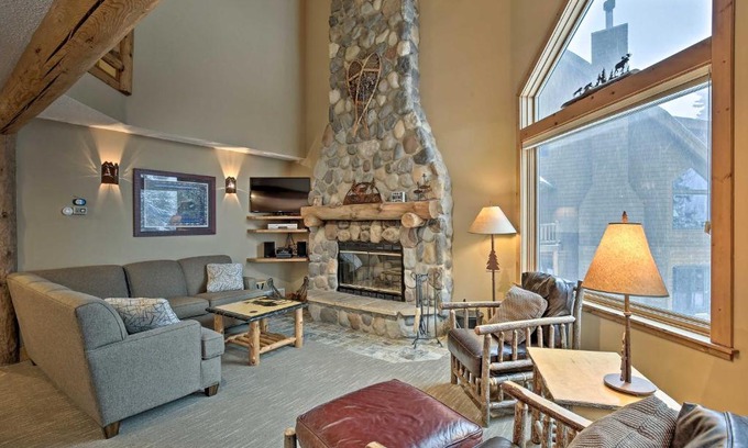 Lutsen Villa | Comfy Lutsen Mountain Villa with Balcony and Grill