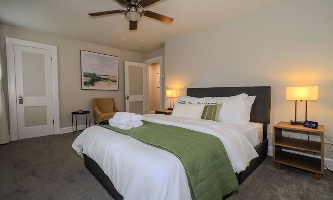 Near East Columbus House | Comfy Oasis 2b/2b Private Home