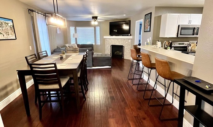 Edwards Condo | Comfy ski condo with convenient hot tub access. Close to Beaver Creek and Vail!