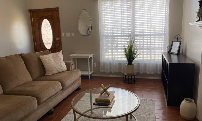 Biggs Field House | Comfy, Spacious 3 Bedroom Casita