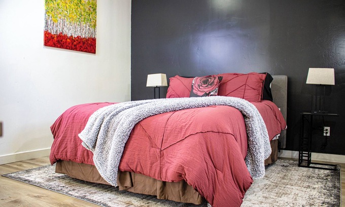 Sandy Apartment | Comfy Studio in Sandy, Utah - Pvt Entry/WFH & near Ski Area