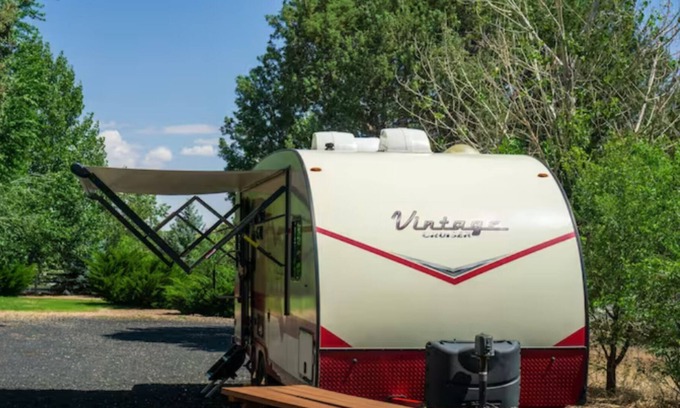 Show Low House | Comfy Vintage 1-bedroom RV by national forest