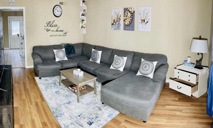 Clarksville House | ComfyCozy 2-bedroom townhome near FT. Campbell
