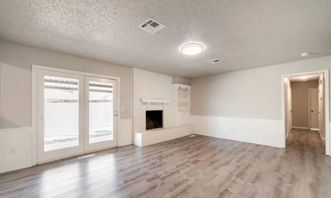 Oklahoma City House | Coming Soon! 2 King, 2 Twn, Pets