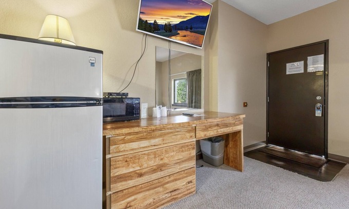Breezy Point Hotel | Commander Motel
