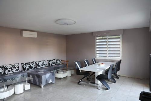 Saint-Louis Apartment | Commealamaison
