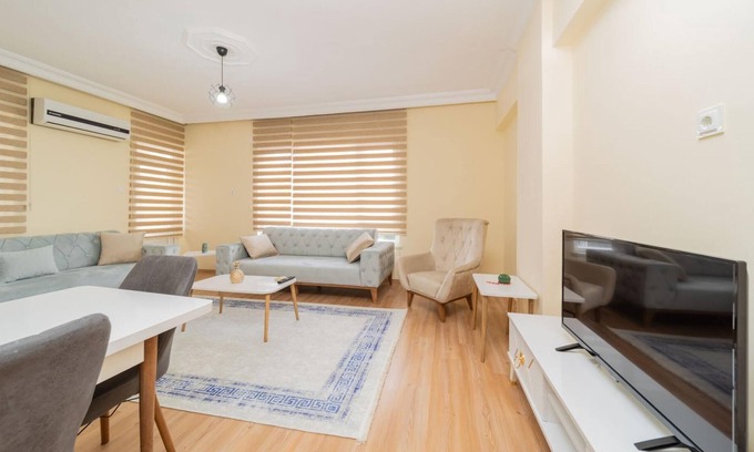 Altnkum Mahallesi Apartment | Commodious Flat Near Seaside in Antalya Konyaalti