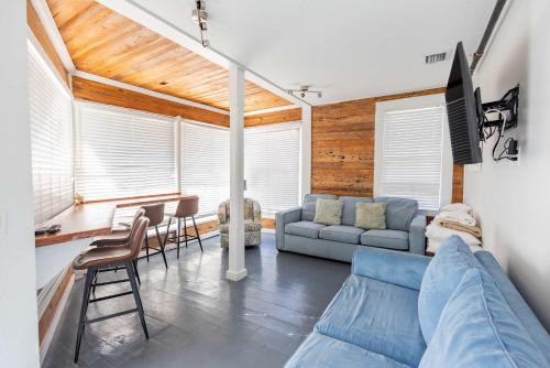Historic Seaport Apartment | Commodore's Cove