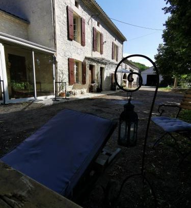 Montaigu-de-Quercy House | Communication Cheval