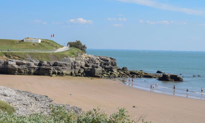 Port-des-Barques House | Compact and familiar vacation home with pool.