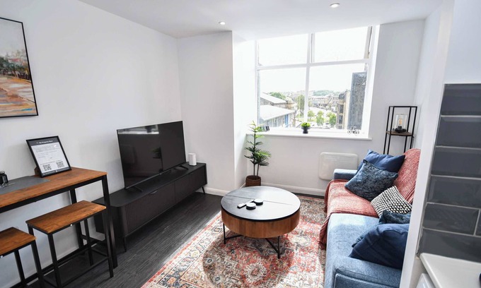 Eastleigh Apartment | Compact & Stylish 1 Bedroom Apartment in Bradford