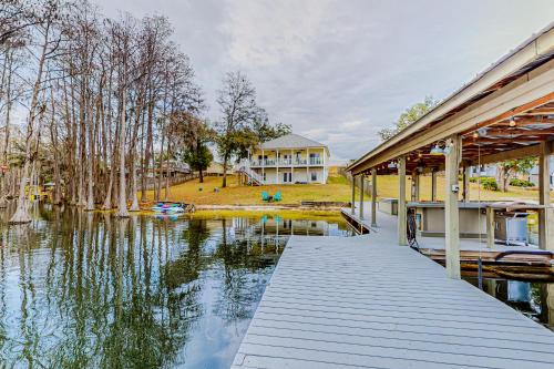 Marianna House | Compass Lake Leisure