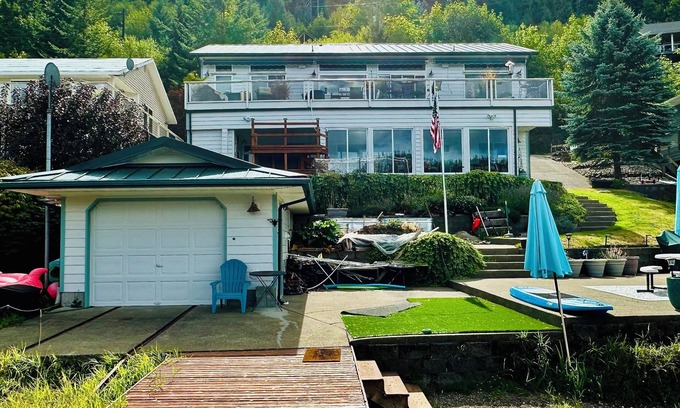 Olympia Apartment | Complete apartment with separate entrance, sunroom, paddle boards, kayaks, etc.