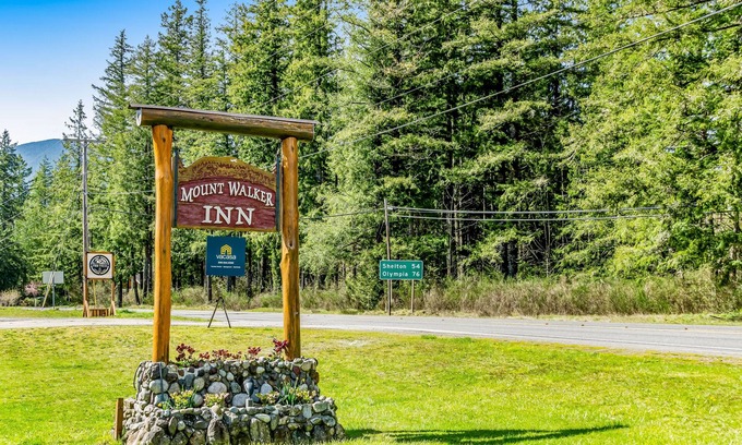 Quilcene Cabin | Complete multi-room inn for large group destination near Olympic National Park