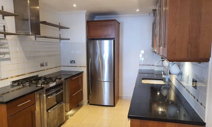 Shaftesbury House | Complete Town House, Central London, Free Parking in Secure Car Park, Zone 2