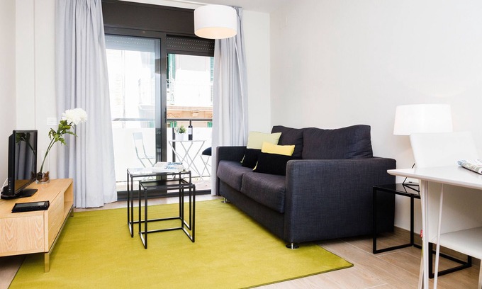 Hostafrancs Apartment | Completely new apartment with balcony in Barcelona