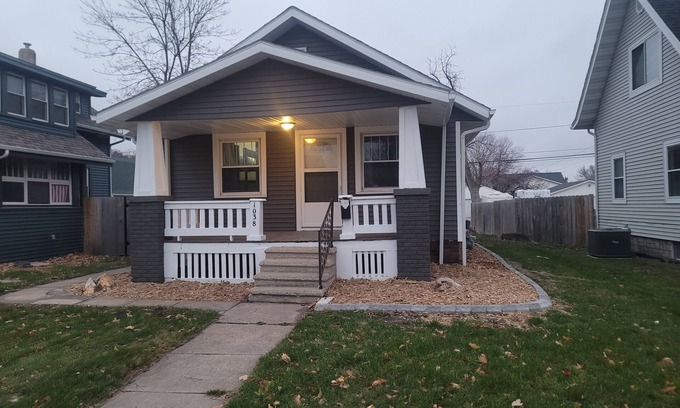 Cedar Rapids - Iowa City House | Completely remodeled house with all the amenities minutes from downtown.