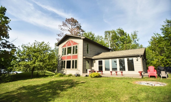 Duluth House | Completely remodeled 4bd/2ba Lake Home, Near Snowmobile Trails and a Gas Station
