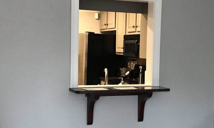 Sandy Springs House | Completely Renovated Cozy 3 Bedroom Townhouse with access to GA-400 in 5 mins