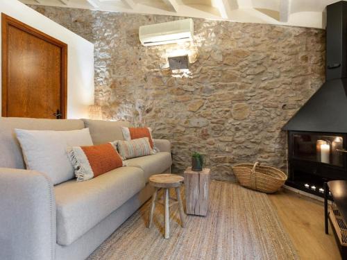 Jafre House | Completely renovated stone house in Costa Brava
