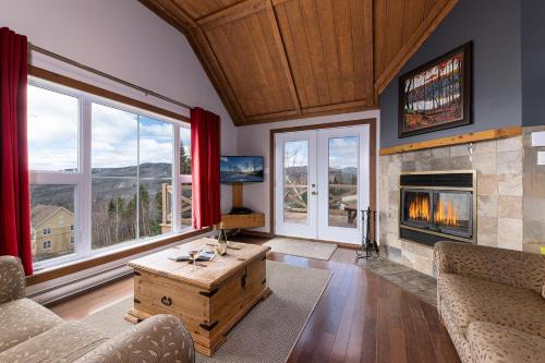 Petite-Riviere-Saint-Francois Apartment | Condo 120H - Nature Retreat with River Views