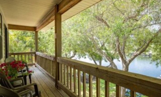 Burnet Condo | Condo 13, Beautiful Lake View