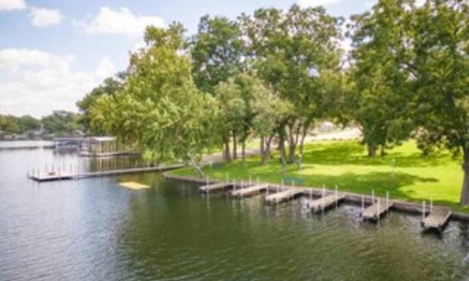 Burnet Condo | Condo 17, Beautiful Lake View