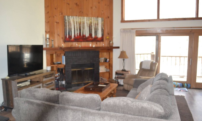 West Dover Condo | Condo < 1mi. from Mt. Snow/Free Shuttle