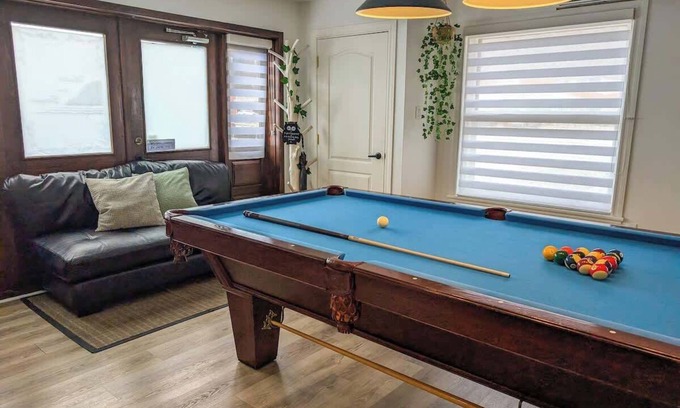 Ste Anne de Beaupre Apartment | Condo #3 | 2 min from the waterfront | Billiards & BBQ
