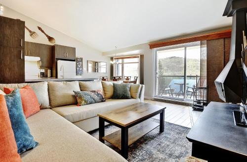 Stoneham Apartment | Condo 58 Chemin de la Corniche by Les Chalets Alpins