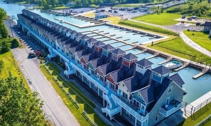 Alexandria Bay Condo | Condo and private boathouse on tranquil bay with marina access