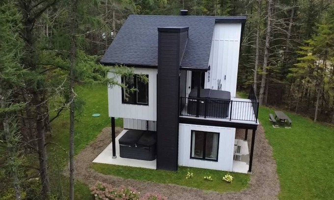 Saint Come Ski Chalet | Condo and Spa - Le Saloon Nordik