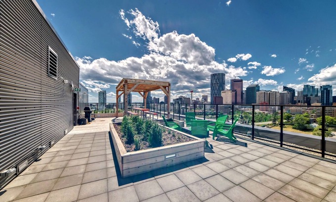 Bow Riverfront Apartment | Condo in Downtown Calgary