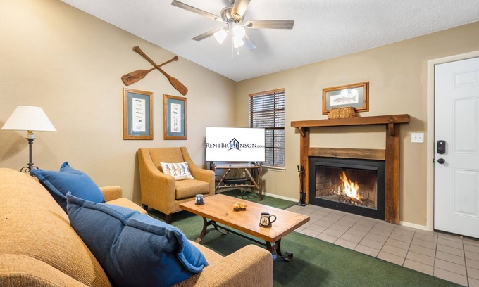 Kimberling City Condo | Condo in Kimberling City-Peaceful Ozark Views-Near Table Rock-Free Attraction Tickets