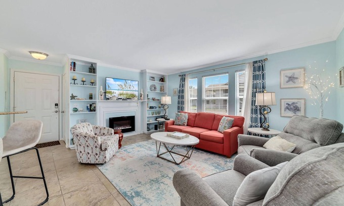 Gulf Shores Condo | Condo Near Ball Tournament Field with Pool