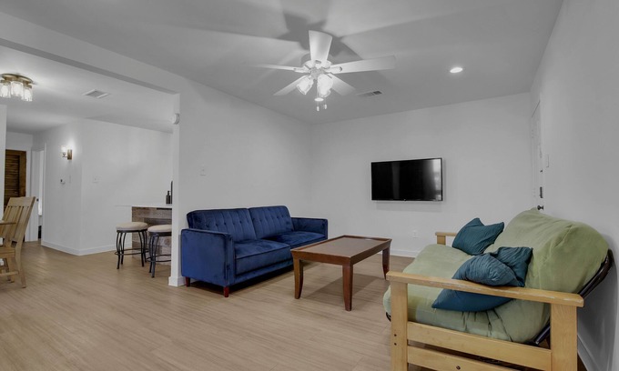 Parker Lane Apartment | Condo near downtown Austin, close to Town Lake!