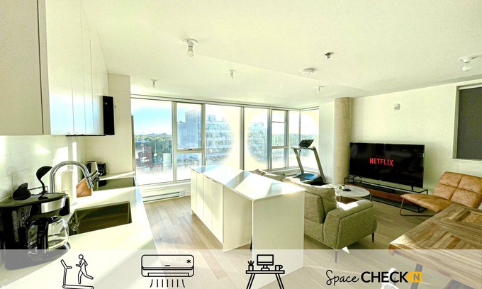 Cote-Des-Neiges—Notre-Dame-De-Grace Apartment | Condo New 5th floor ☼ View & AC ☼ Terrace ☼ Office