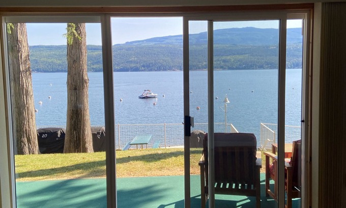 Anglemont Condo | Condo on the Shuswap lake! Nice 2 bedr 1 bth condo, waterfront and Boat tie!