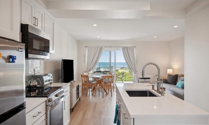 Montauk Condo | Condo on the Sound - Navy Beach