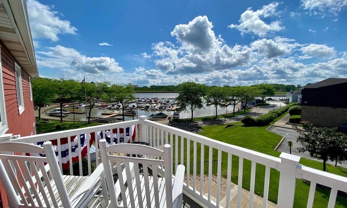 Huron Condo | Condo Overlooking the Marina!