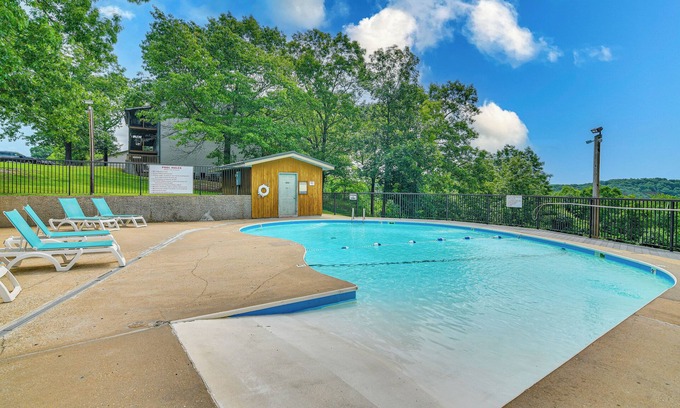 Notch Estates Condo | Condo w/Lake Access ~ 2 Mi to Silver Dollar City!