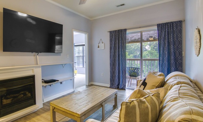Rehoboth Beach Condo | Condo w/Pool Access ~ 2 Mi to Rehoboth Beach!
