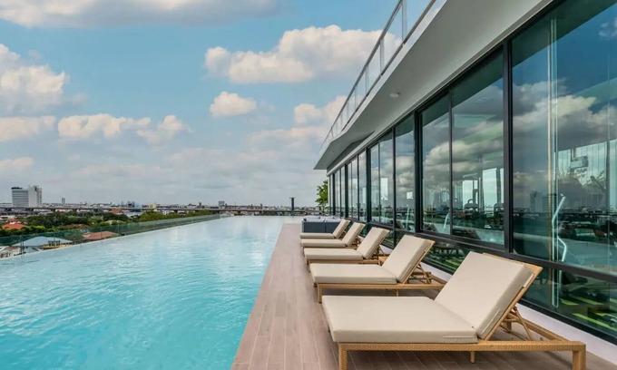 Bang Kaeo Condo | Condo with gym, pool, coworking areas, convenience store and shuttle van to BTS