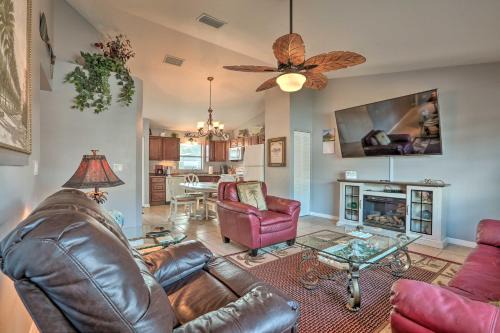 Highland Apartment | Condo with Screened-in Porch, 1 Mi to Sebring Golf!