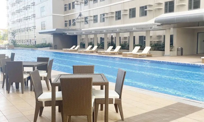 Dasmarinas Condo | Condominium in Dasmarinas, Cavite WIFI + Netflix