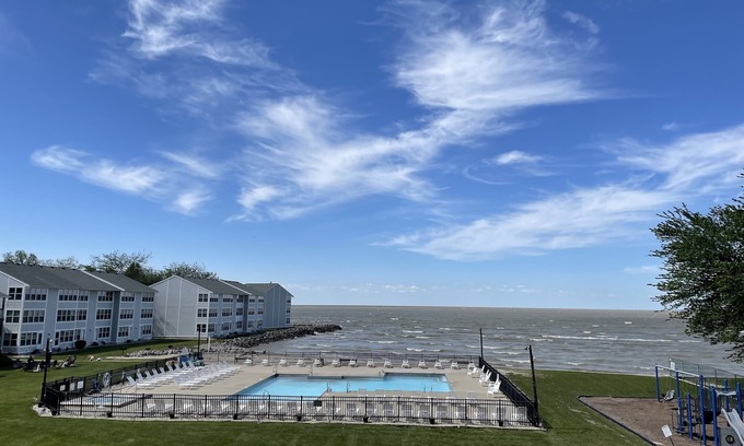 Port Clinton Condo | Condos Located on LAKE ERIE with beach, pool & in Port Clinton. Near Jet Express